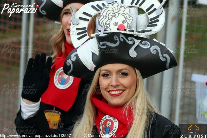 Weiberfastnacht Zug In Beuel 2020 Fotonr 113557 Fotografmarion Müller White Karneval 